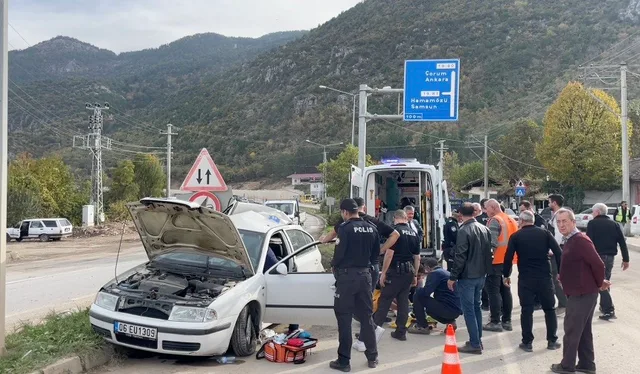 SAĞLIK EKİPLERİNCE YARALILARA İLK MÜDAHALELERİ YAPILDI