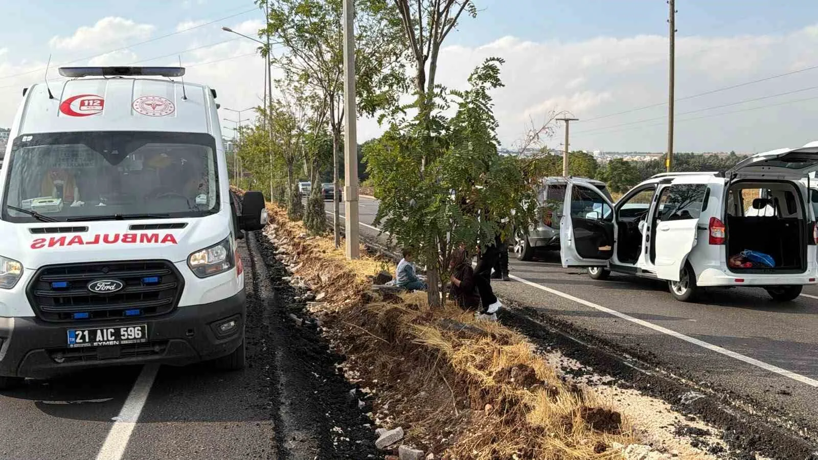 DİYARBAKIR’DA İKİ ARACIN ÇARPIŞMASI SONUCU MEYDANA GELEN TRAFİK KAZASINDA 3 KİŞİ YARALANDI.