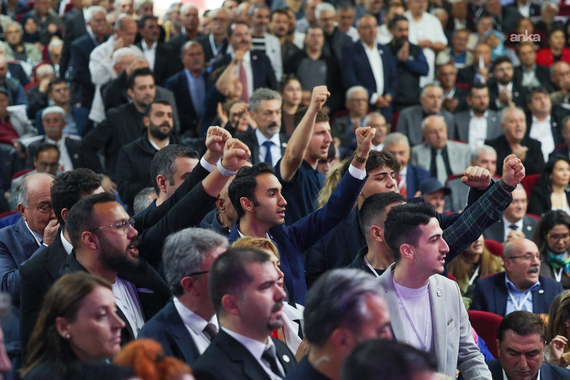 Özgür Özel'den Recep Tayyip Erdoğan'a: 'Savaştayız' yanıtı — fotoğraf 4