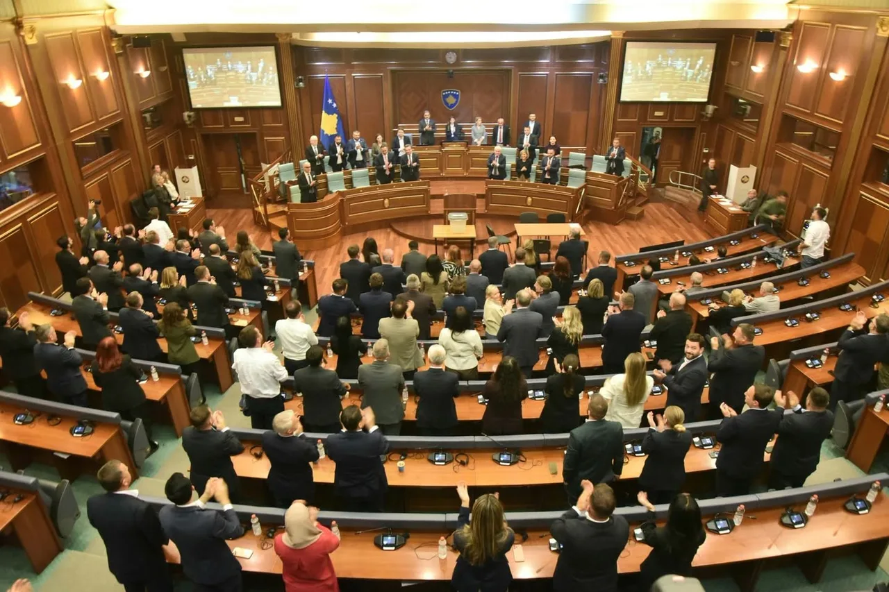 KOSOVA MECLİSİNDE YAPILAN OYLAMA SONUCU KOSOVA BİLİMLER VE SANATLAR AKADEMİSİ BAŞKANI 73 YAŞINDAKİ JUSTİNA SHİROKA PULA ÜLKENİN YENİ CUMHURBAŞKANI SEÇİLDİ.