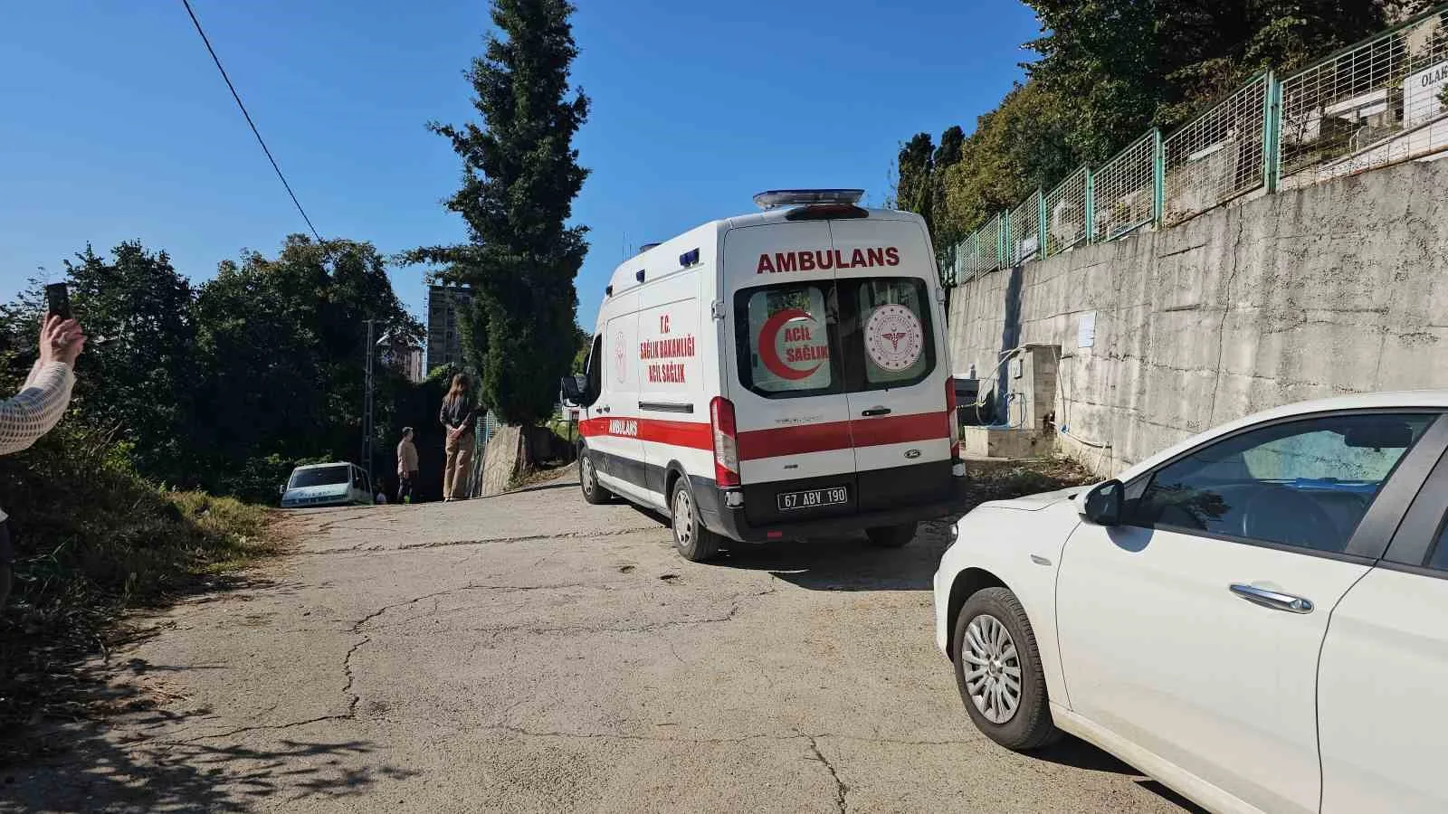 ZONGULDAK'IN KOZLU İLÇESİNDE EMEKLİ POLİS MEMURU B.P., MEZARLIKTA ÖLÜ BULUNDU.
