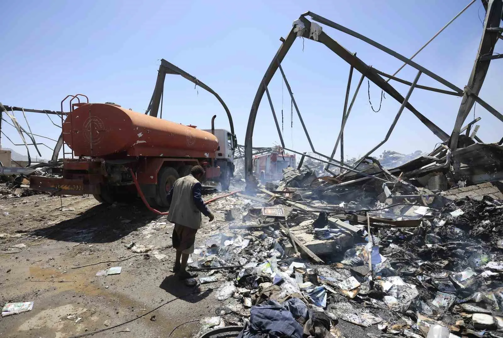 YEMEN'DE SUUDİ ARABİSTAN ÖNCÜLÜĞÜNDEKİ ARAP KOALİSYONU, HUSİLER'E AİT 136 ASKERİ HEDEFİN İMHA EDİLDİĞİNİ DUYURDU.