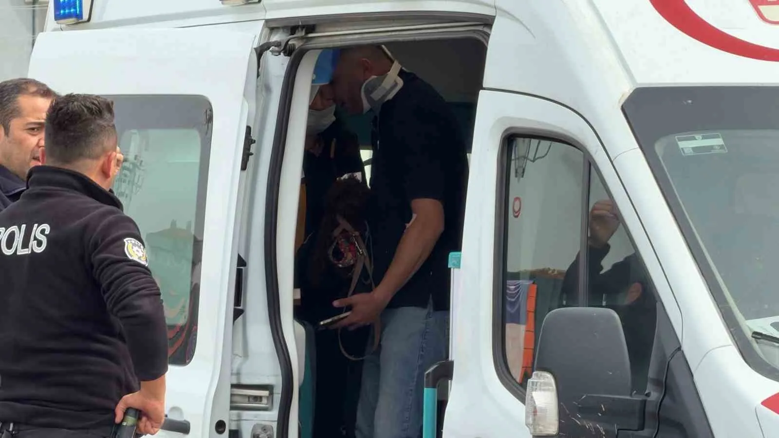 DÜZCE’DE MOTOSİKLET İLE OTOMOBİLİN ÇARPIŞMASI SONUCU MEYDANA GELEN TRAFİK KAZASINDA 2’Sİ AĞIR 3 KİŞİ YARALANDI.
