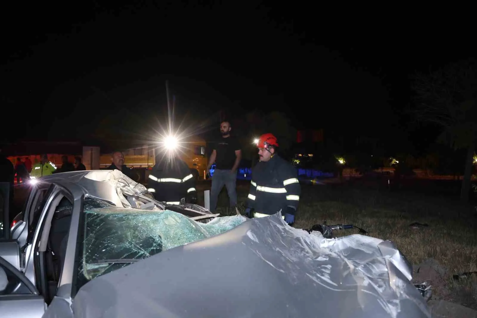 NEVŞEHİR’DE TIR İLE OTOMOBİLİN ÇARPIŞTIĞI KAZADA, OTOMOBİL SÜRÜCÜSÜ İLE OTOMOBİLDE BULUNAN BİR KADIN HAYATINI KAYBETTİ.