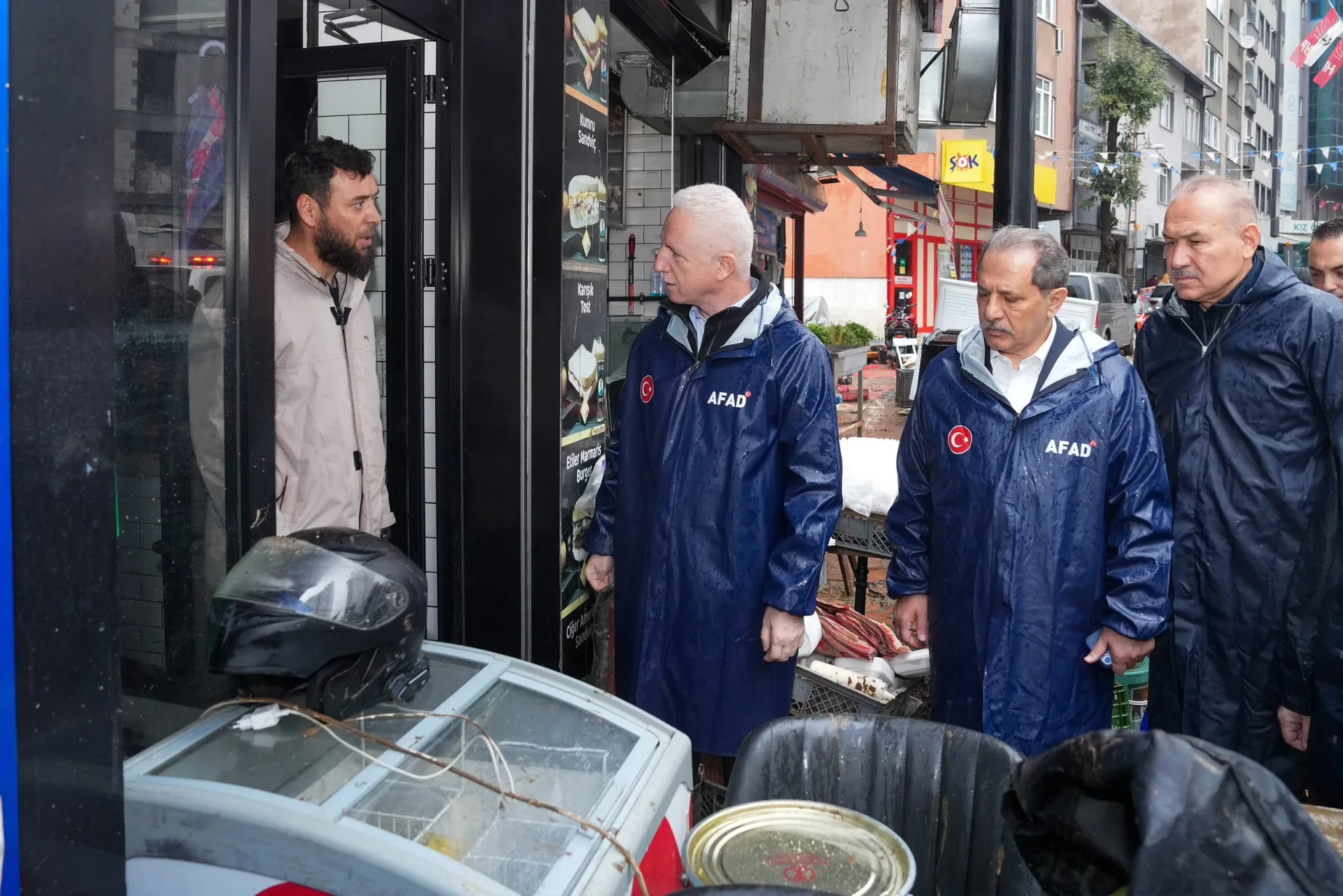 İstanbul Valiliği: Yağış nedeniyle ölü sayısı 3'e yükseldi, kayıp sayısı 4 — fotoğraf 7