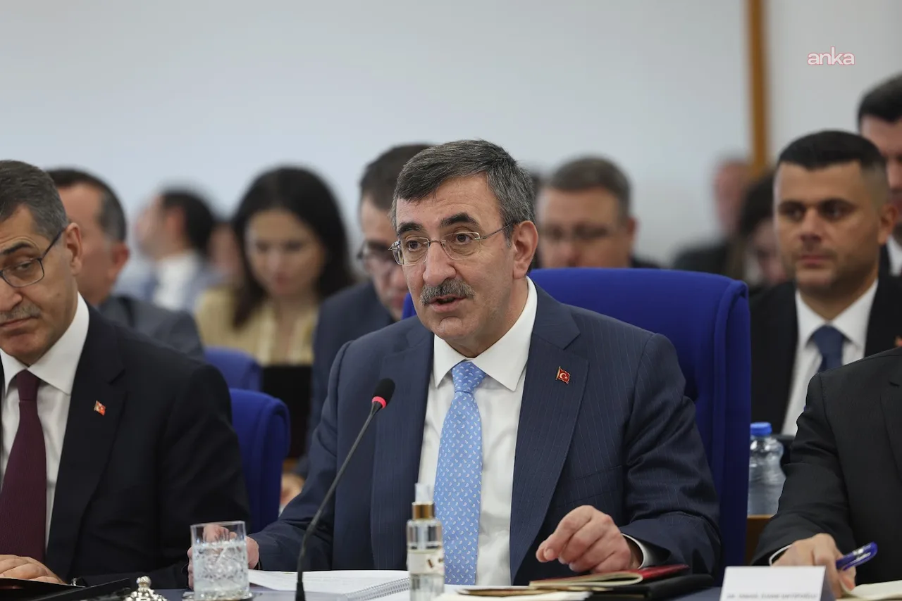 TBMM Plan ve Bütçe Komisyonu... Cevdet Yılmaz: "2027 yılında bütçe açığı 3 trilyon 868 milyar lira olarak öngörülüyor" — fotoğraf 3