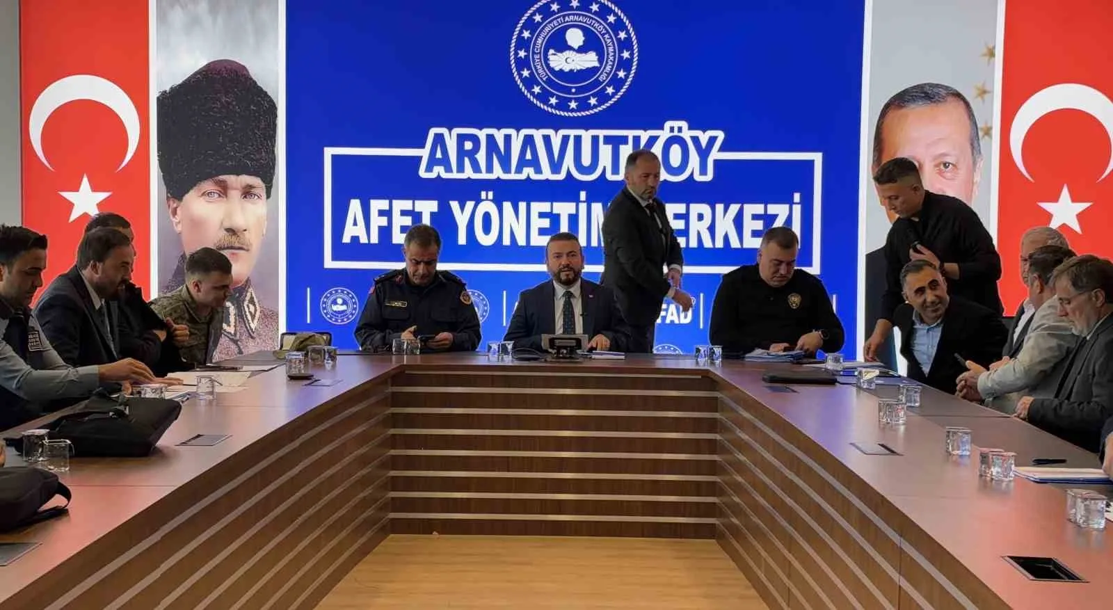 TATBİKATIN ARNAVUTKÖY AYAĞI, İLÇE AFET VE ACİL DURUM YÖNETİM MERKEZİ'NDE GERÇEKLEŞTİRİLDİ.