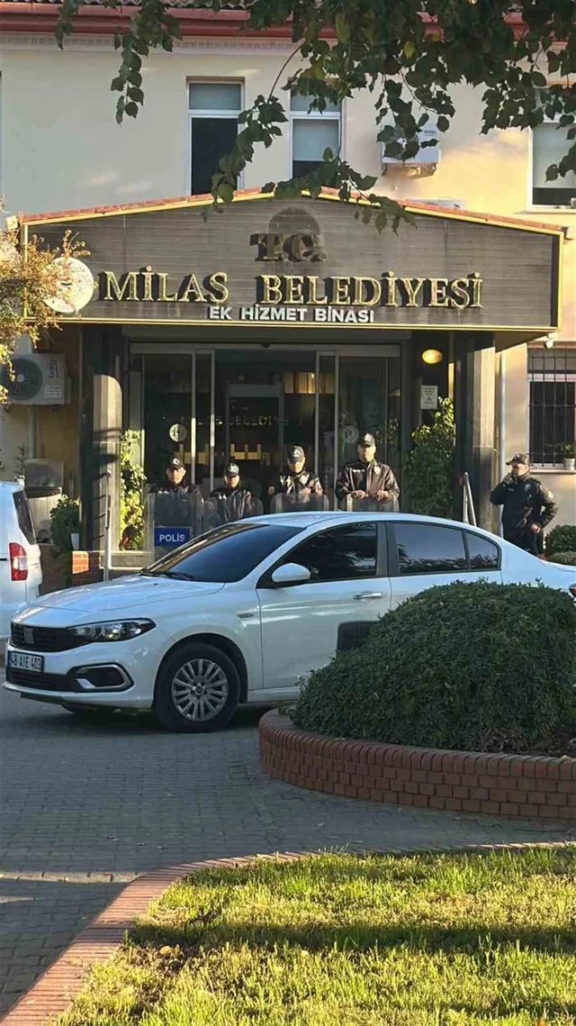 BELEDİYE BİNASINDA İNCELEME YAPILDI