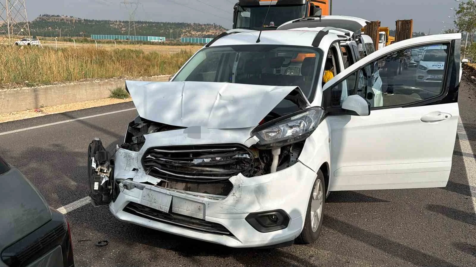 DİYARBAKIR’DA İKİ ARACIN ÇARPIŞMASI SONUCU MEYDANA GELEN TRAFİK KAZASINDA 3 KİŞİ YARALANDI.