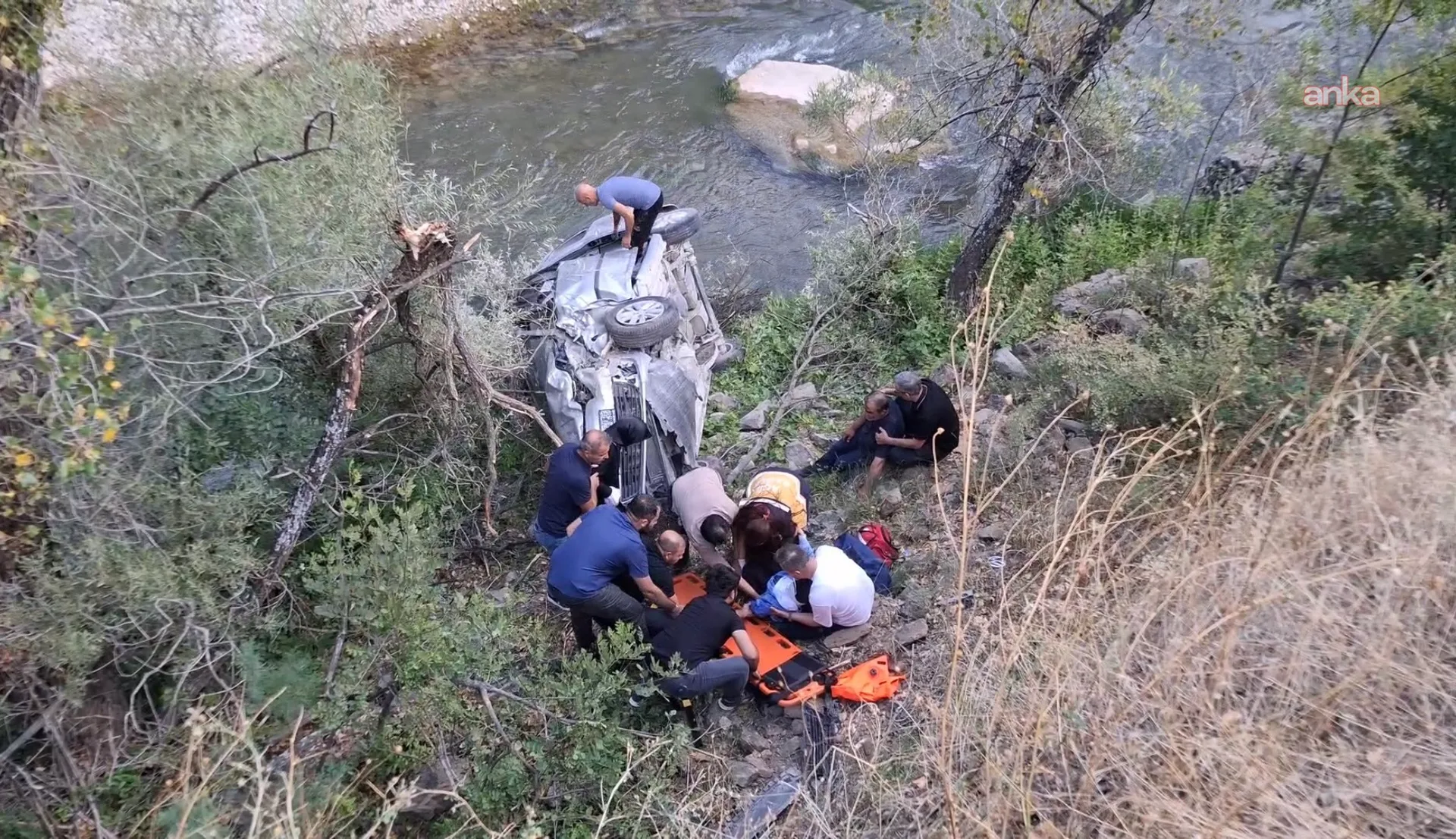 Pülümür Çayı'na düşen otomobilde 5 kişi yaralandı