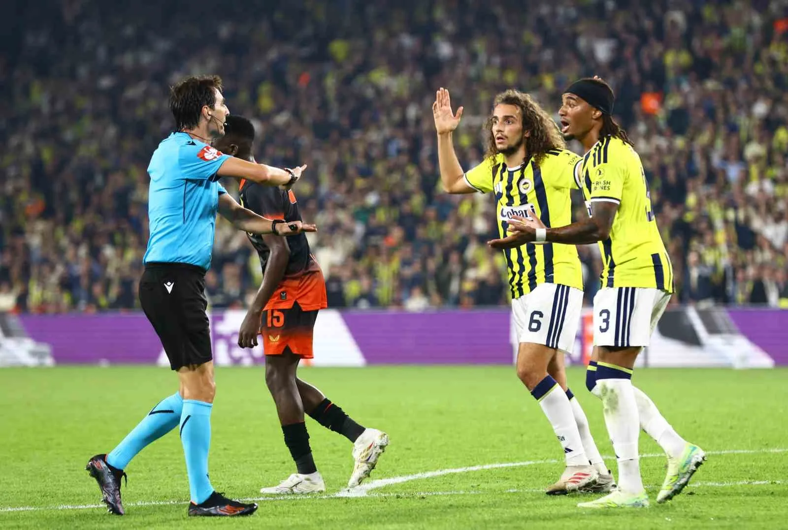 UEFA ŞAMPİYONLAR LİGİ’NİN 3. HAFTASINDA FENERBAHÇE, EVİNDE KARŞILAŞTIĞI ÇEKYA TEMSİLCİSİ SLAVİA PRAG İLE 2-2 BERABERE KALDI.