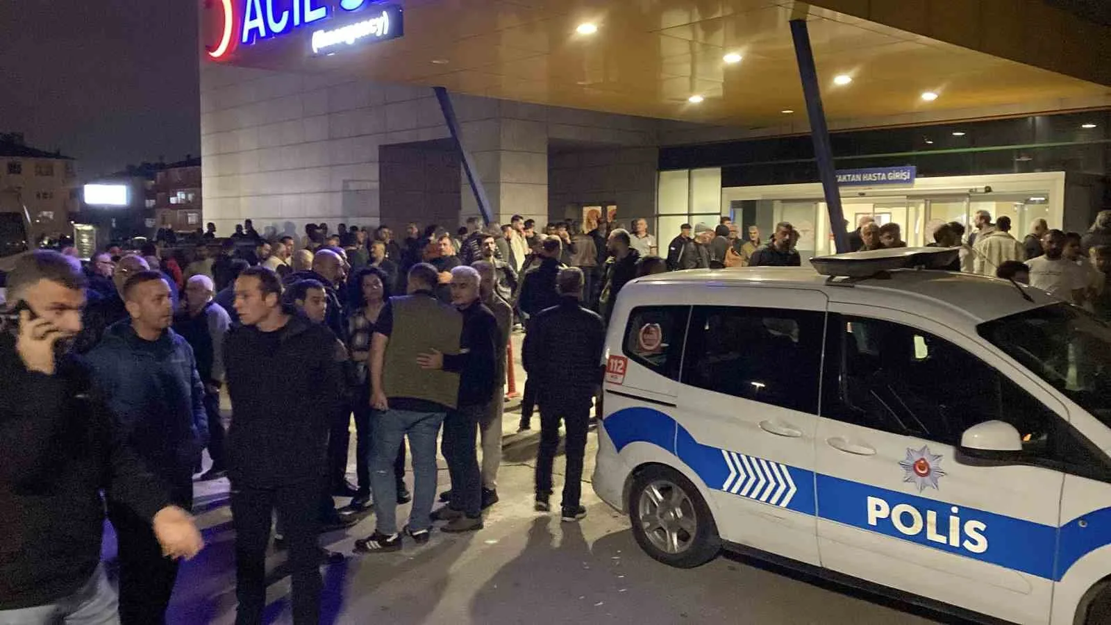 KOCAELİ'NİN GÖLCÜK İLÇESİNDE MHP'Lİ BELEDİYE MECLİS ÜYESİ MURAT SARAL, TARTIŞTIĞI KİŞİNİN TABANCAYLA ATEŞ AÇMASI SONUCU HAYATINI KAYBETTİ.
