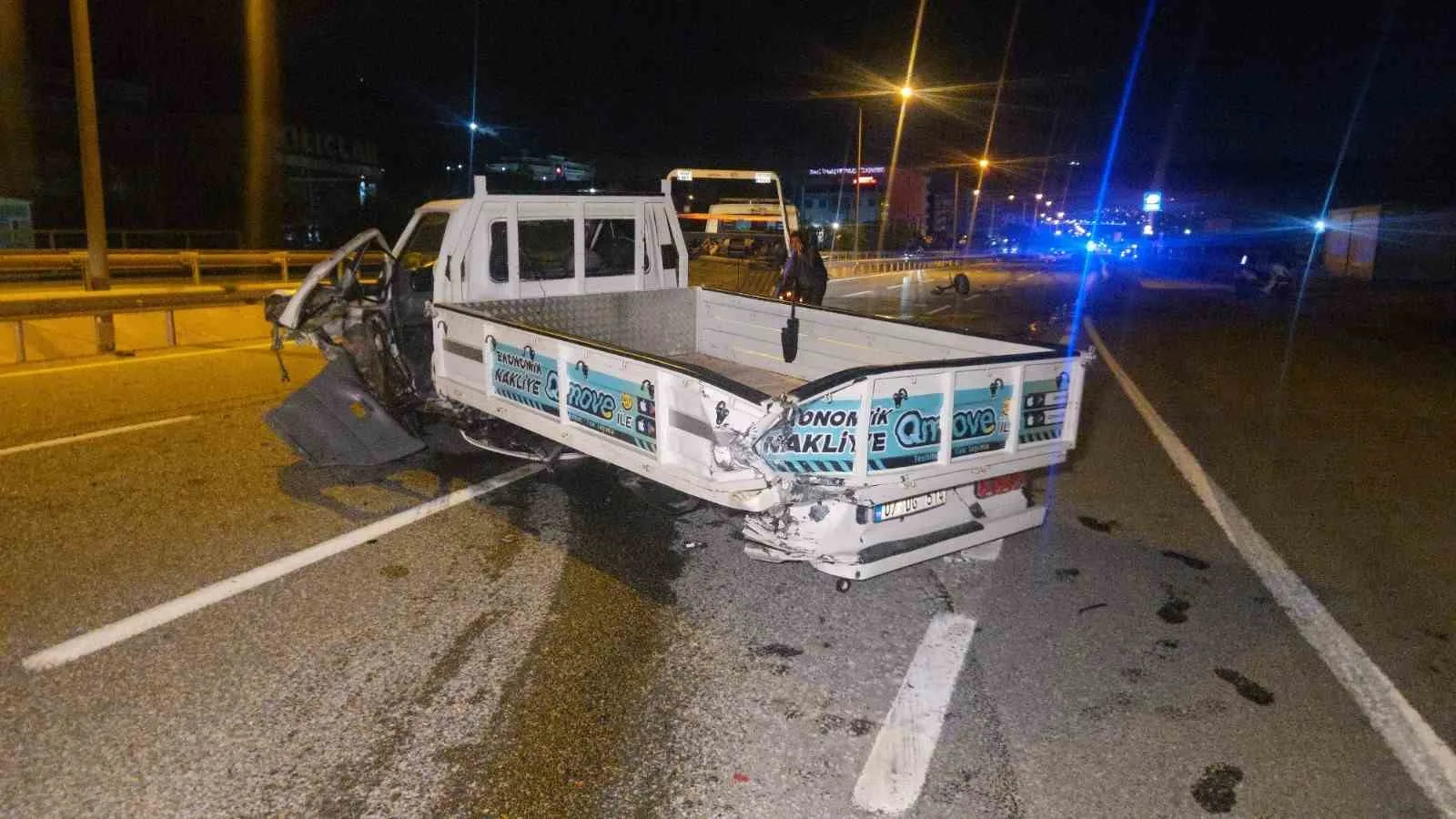 OTOMOBİL KAMYONETE ÇARPTI 250 METRE SAVRULDU TAKLA ATTI, FECİ KAZADA 1’İ AĞIR 3 YARALI