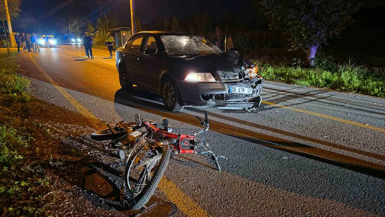 SAKARYA’NIN AKYAZI İLÇESİNDE MOTOSİKLET İLE OTOMOBİLİN ÇARPIŞMASI NETİCESİNDE MEYDANA GELEN TRAFİK KAZASINDA MOTOSİKLET SÜRÜCÜSÜ HAYATINI KAYBETTİ.
