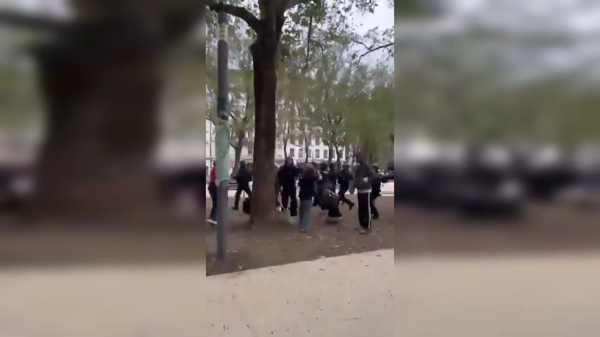 Fransa'da öğrenci protestolarında 400 okul kapatıldı
