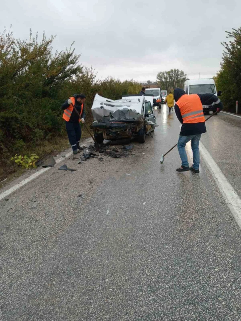 TEKİRDAĞ'IN ŞARKÖY İLÇESİNDE HAFİF TİCARİ ARAÇ İLE OTOMOBİLİN ÇARPIŞTIĞI KAZADA 2'Sİ ÇOCUK 7 KİŞİ YARALANDI.