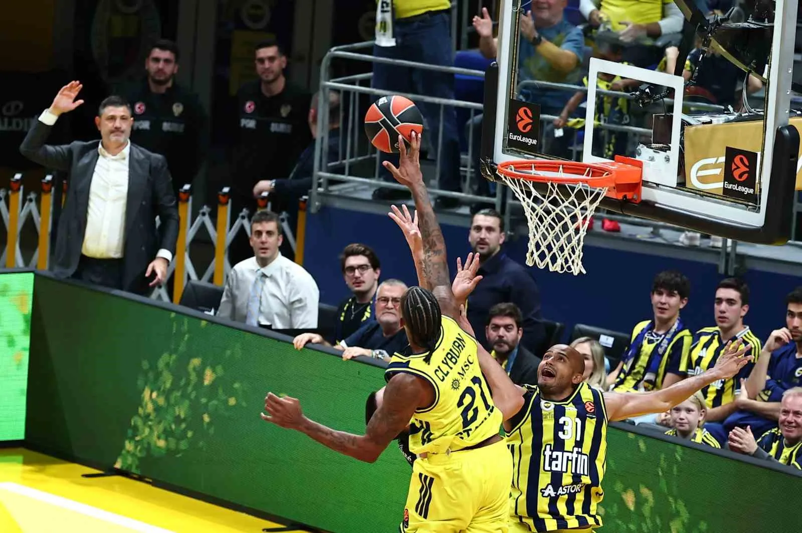 FENERBAHÇE, EUROLEAGUE 6. HAFTA MAÇINDA SAHASINDA SIRBİSTAN EKİBİ PARTİZAN’I 74-65 MAĞLUP ETTİ.