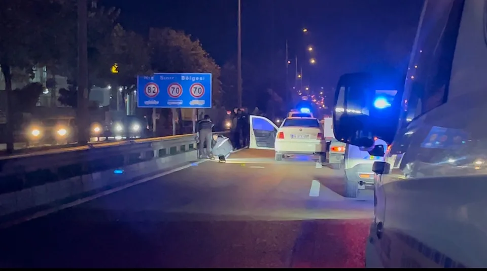 BURSA’DA FECİ KAZA: KARŞIYA GEÇMEK İSTERKEN OTOMOBİL ÇARPTI, HAYATINI KAYBETTİ