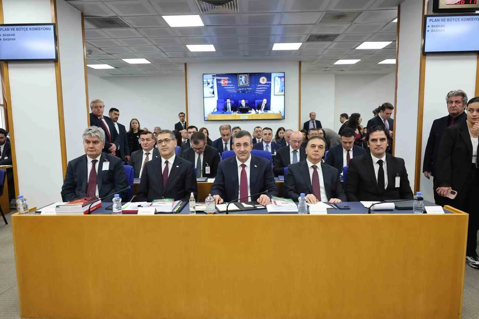 TBMM PLAN VE BÜTÇE KOMİSYONU’NDA BÜTÇE GÖRÜŞMELERİ ESNASINDA CUMHURBAŞKANI YARDIMCISI CEVDET YILMAZ, İYİ PARTİ SAMSUN MİLLETVEKİLİ ERHAN USTA’NIN İDDİALARINA, "İFTİRA ETMENİN VEBALİ HER ZAMAN BOYNUNUZDA TAŞIYACAĞINIZ BİR VEBAL OLACAK" DEDİ.