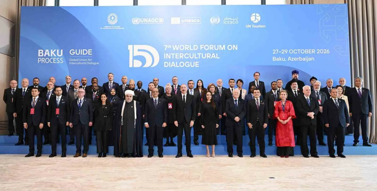 AZERBAYCAN’IN BAŞKENTİ BAKÜ 7. DÜNYA KÜLTÜRLERARASI DİYALOG FORUMU’NA EV SAHİPLİĞİ YAPIYOR. "ORTAK BİR GELECEK İÇİN DİYALOG: BÖLÜNMÜŞ BİR DÜNYADA KÖPRÜLER KURMAK" TEMASIYLA GERÇEKLEŞTİRİLEN FORUMA 100'DEN FAZLA ÜLKEDEN 500’DEN FAZLA YABANCI TEMSİLCİ KATILIRKEN, BUGÜN BAŞLAYAN FORUMUN AÇILIŞINDA AZERBAYCAN CUMHURBAŞKANI İLHAM ALİYEV KONUŞMA YAPTI.
