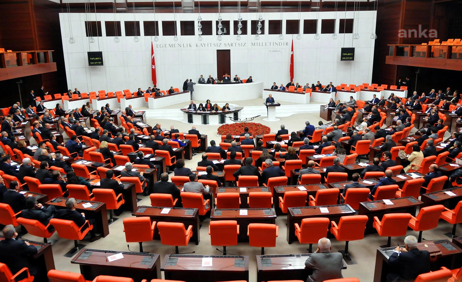 TBMM Genel Kurulu... AK Partili Gül: "Milletin parasına çöken her kim varsa isimler açıklanmalı"
