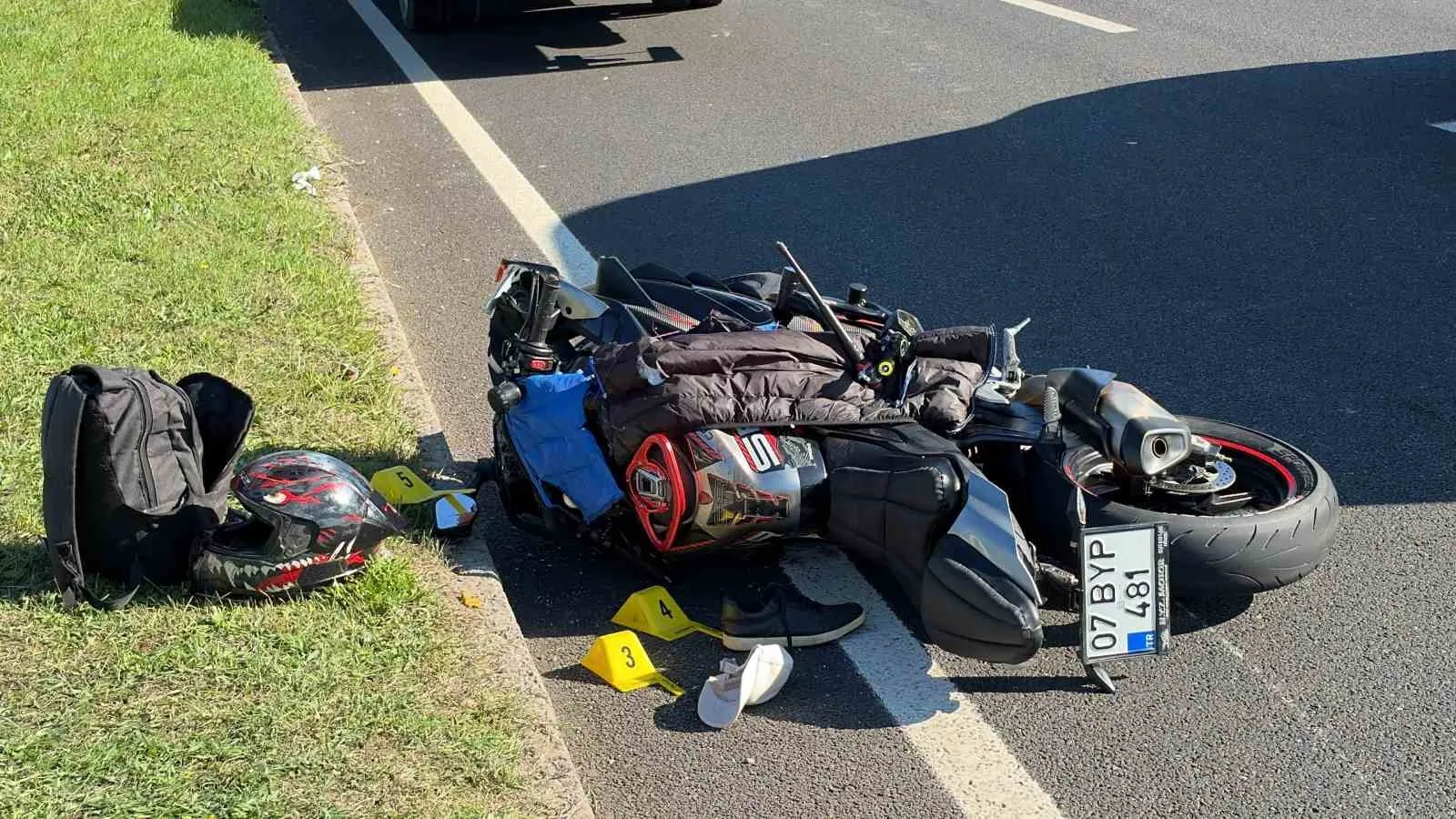 DÜZCE’NİN KONURALP BÖLGESİ EDS MEVKİİNDE MEYDANA GELEN TRAFİK KAZASINDA MOTOSİKLETİN ÇARPTIĞI İBRAHİM GÜRDAL HAYATINI KAYBEDERKEN, MOTOSİKLET SÜRÜCÜSÜ İSA P. AĞIR YARALANDI.