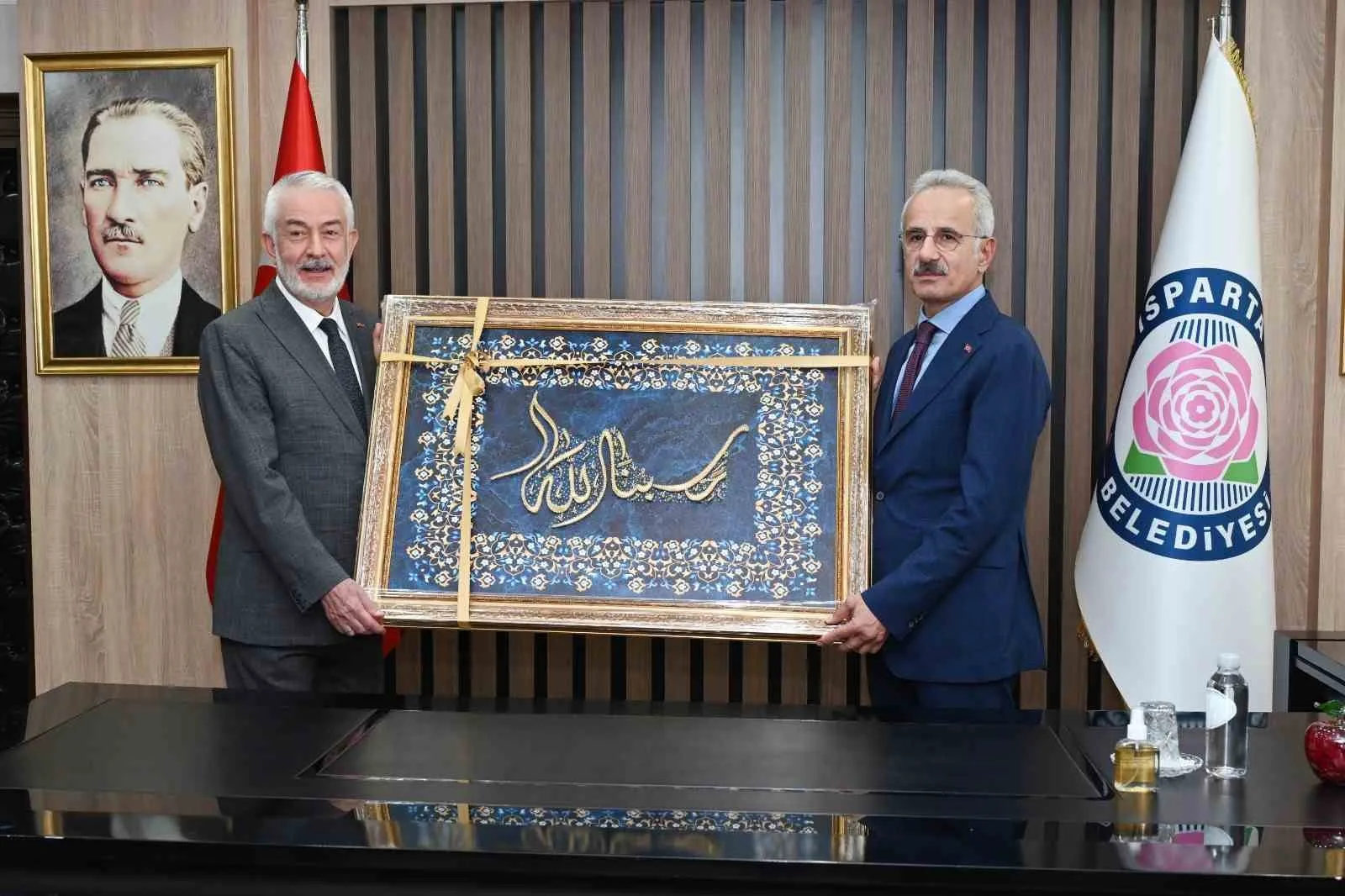 ISPARTA BELEDİYE BAŞKANI ŞÜKRÜ BAŞDEĞİRMEN VE ULAŞTIRMA VE ALTYAPI BAKANI ABDULKADİR URALOĞLU