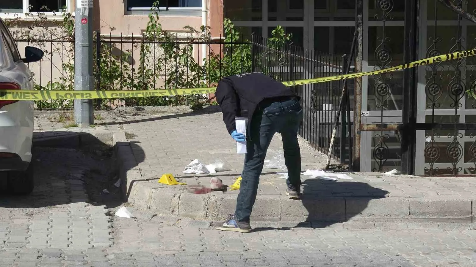 MALATYA'DA EŞİ TARAFINDAN BIÇAKLANAN 61 YAŞINDAKİ KADIN KALDIRILDIĞI HASTANEDE HAYATINI KAYBETTİ.