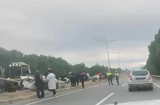 DENİZLİ'NİN SARAYKÖY İLÇESİNDE ELEKTRİK DİREĞİNE ÇARPAN TOFAŞ OTOMOBİL İKİYE BÖLÜNDÜ. KAZADA SÜRÜCÜ HAYATINI KAYBETTİ.