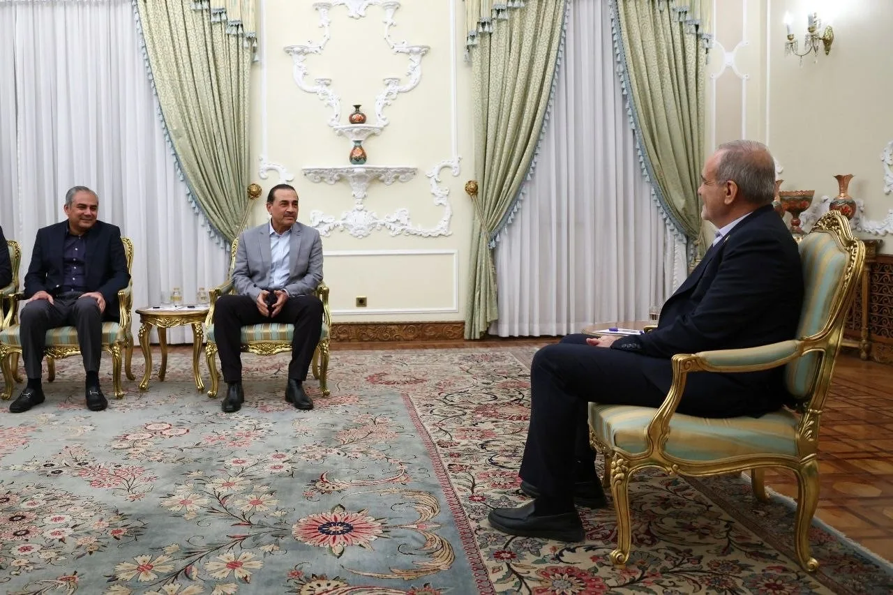 İRAN CUMHURBAŞKANI MESUD PEZEŞKİYAN, BAŞKENT TAHRAN'DA PAKİSTAN GENELKURMAY BAŞKANI MAREŞAL ASIM MUNİR İLE BİR ARAYA GELDİ. GÖRÜŞMEDE, İRAN İLE ABD ARASINDAKİ MÜZAKERE SÜRECİ, BÖLGESEL GELİŞMELER VE GERİLİMİN AZALTILMASINA YÖNELİK DİPLOMATİK GİRİŞİMLER ELE ALINDI.