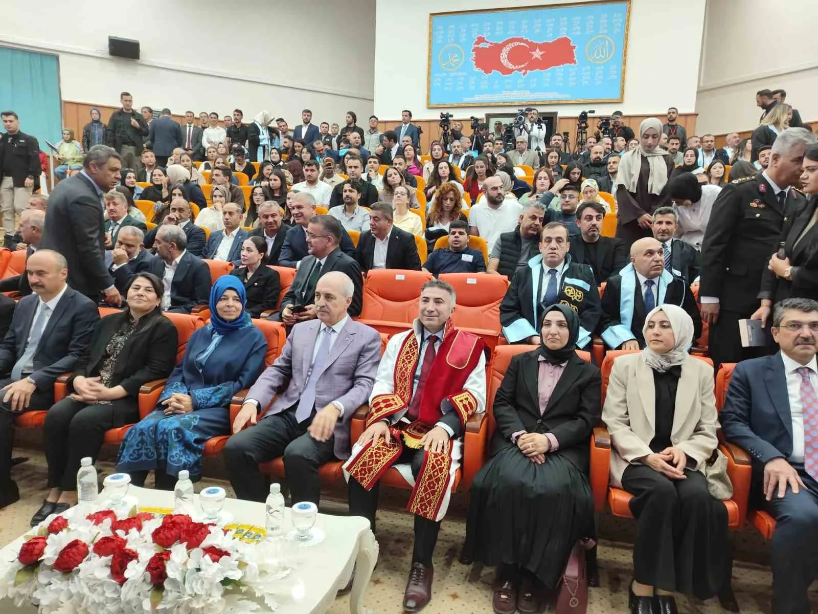 BATMAN ÜNİVERSİTESİ 2026-2027 AKADEMİK YIL AÇILIŞ TÖRENİ, TBMM BAŞKANI NUMAN KURTULMUŞ'UN KATILIMIYLA GERÇEKLEŞTİRİLDİ.