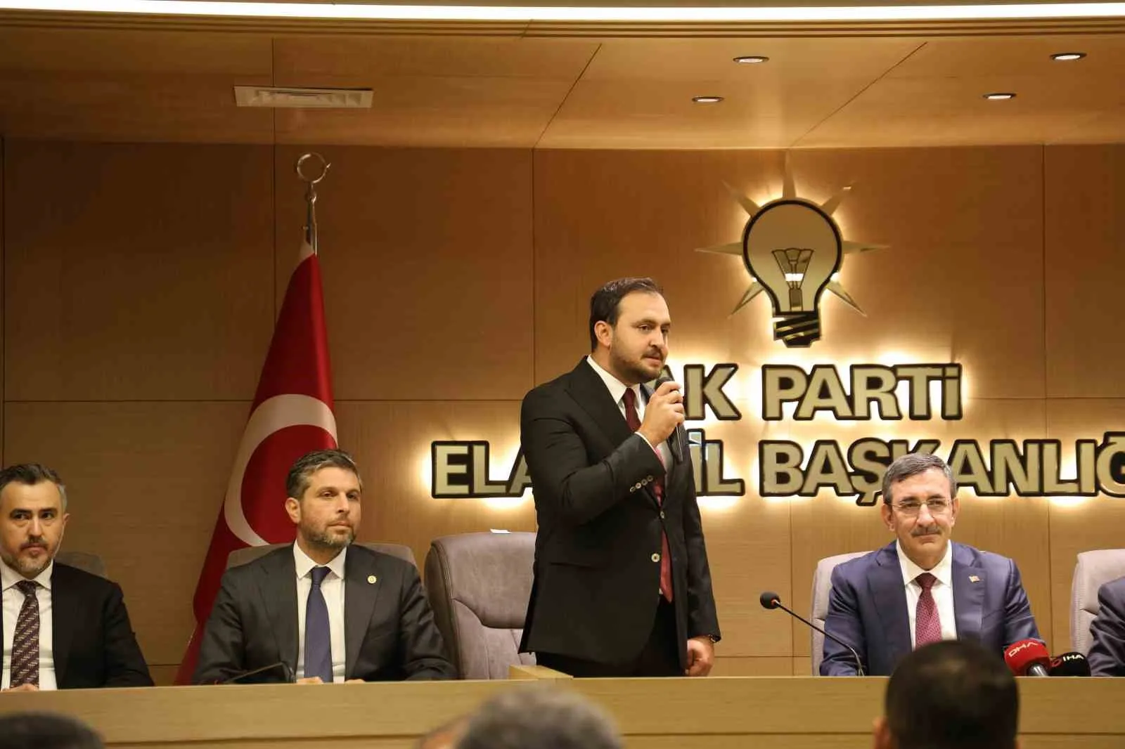 CUMHURBAŞKANI YARDIMCISI YILMAZ: “ NETANYAHU HÜKÜMETİNİN TÜRKİYE CUMHURİYETİ'NE LAF SÖYLEMESİNİN HİÇBİR KIYMETİHARBİYESİ YOKTUR"