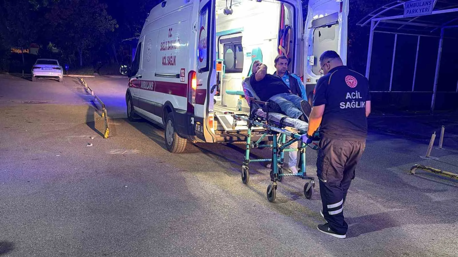 ADIYAMAN’IN KÂHTA İLÇESİNDE 2 ARACIN KARIŞTIĞI TRAFİK KAZASINDA, 8 KİŞİ YARALANDI.