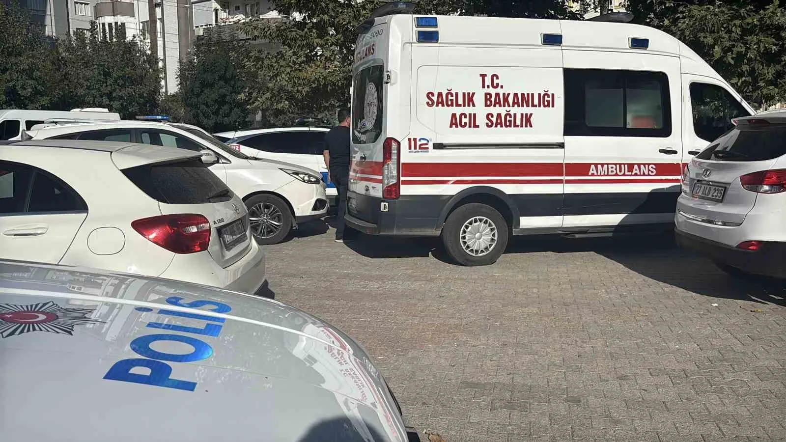 GAZİANTEP’TE BİR ŞAHIS, EVDE TARTIŞTIĞI ARKADAŞINI ÖLDÜRÜP İNTİHAR ETTİ