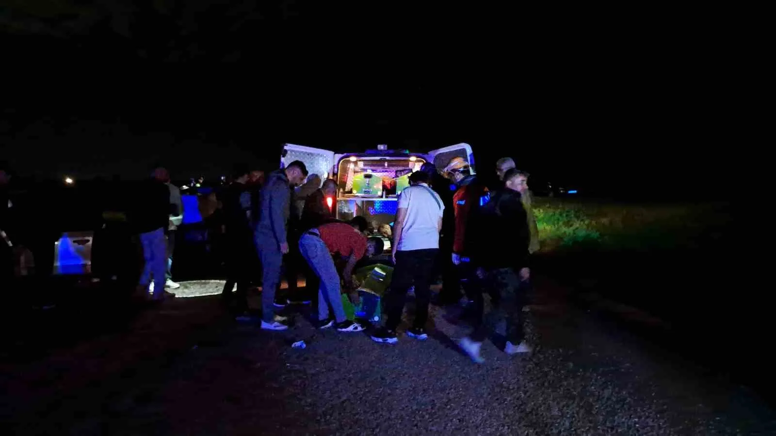 KARAMAN’DA İKİ OTOMOBİLİN KAFA KAFAYA ÇARPIŞMASI SONUCU MEYDANA GELEN TRAFİK KAZASINDA 2 KİŞİ HAYATINI KAYBEDERKEN, 2’Sİ AĞIR 5 KİŞİ YARALANDI.