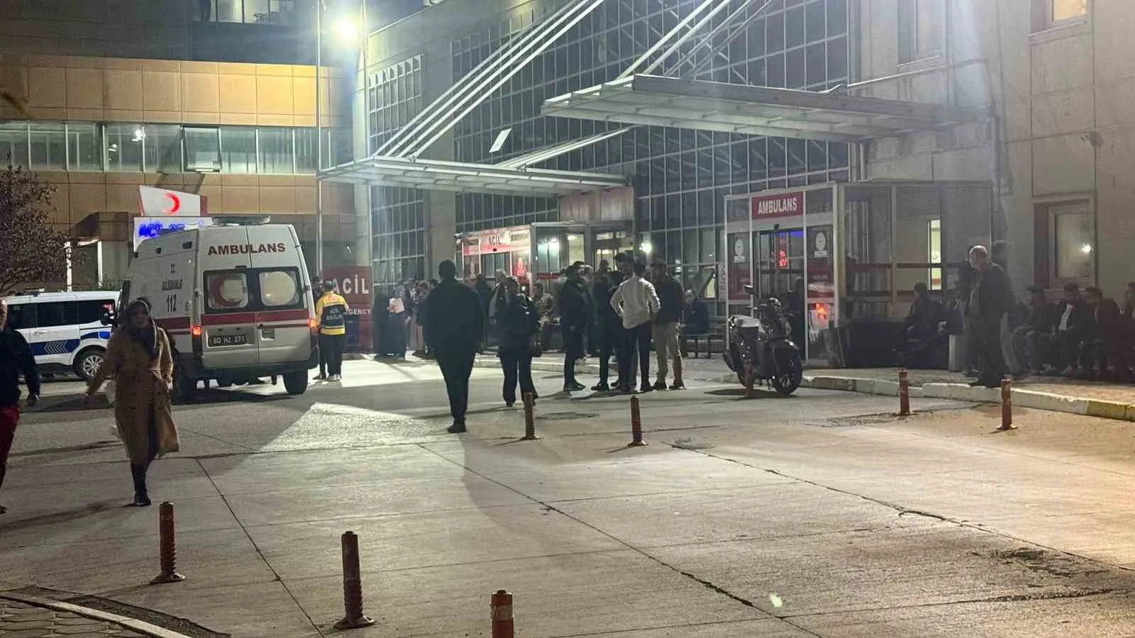 TOKAT’TA MİDE BULANTISI, KUSMA VE KARIN AĞRISI ŞİKÂYETLERİYLE YAKLAŞIK BİN 400 KİŞİ HASTANELERE BAŞVURURKEN, 15 KİŞİNİN YATARAK TEDAVİ GÖRDÜĞÜ BİLDİRİLDİ.