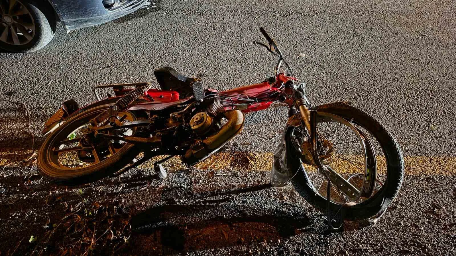 SAKARYA’NIN AKYAZI İLÇESİNDE MOTOSİKLET İLE OTOMOBİLİN ÇARPIŞMASI NETİCESİNDE MEYDANA GELEN TRAFİK KAZASINDA MOTOSİKLET SÜRÜCÜSÜ HAYATINI KAYBETTİ.