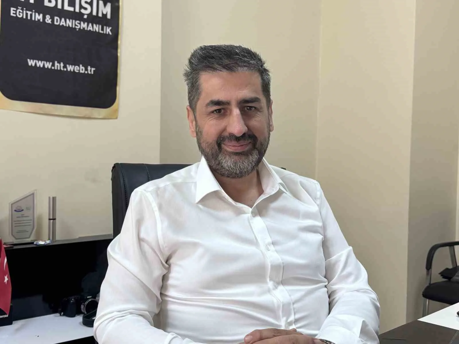 BİLİŞİM UZMANI HAKAN TOPUZOĞLU