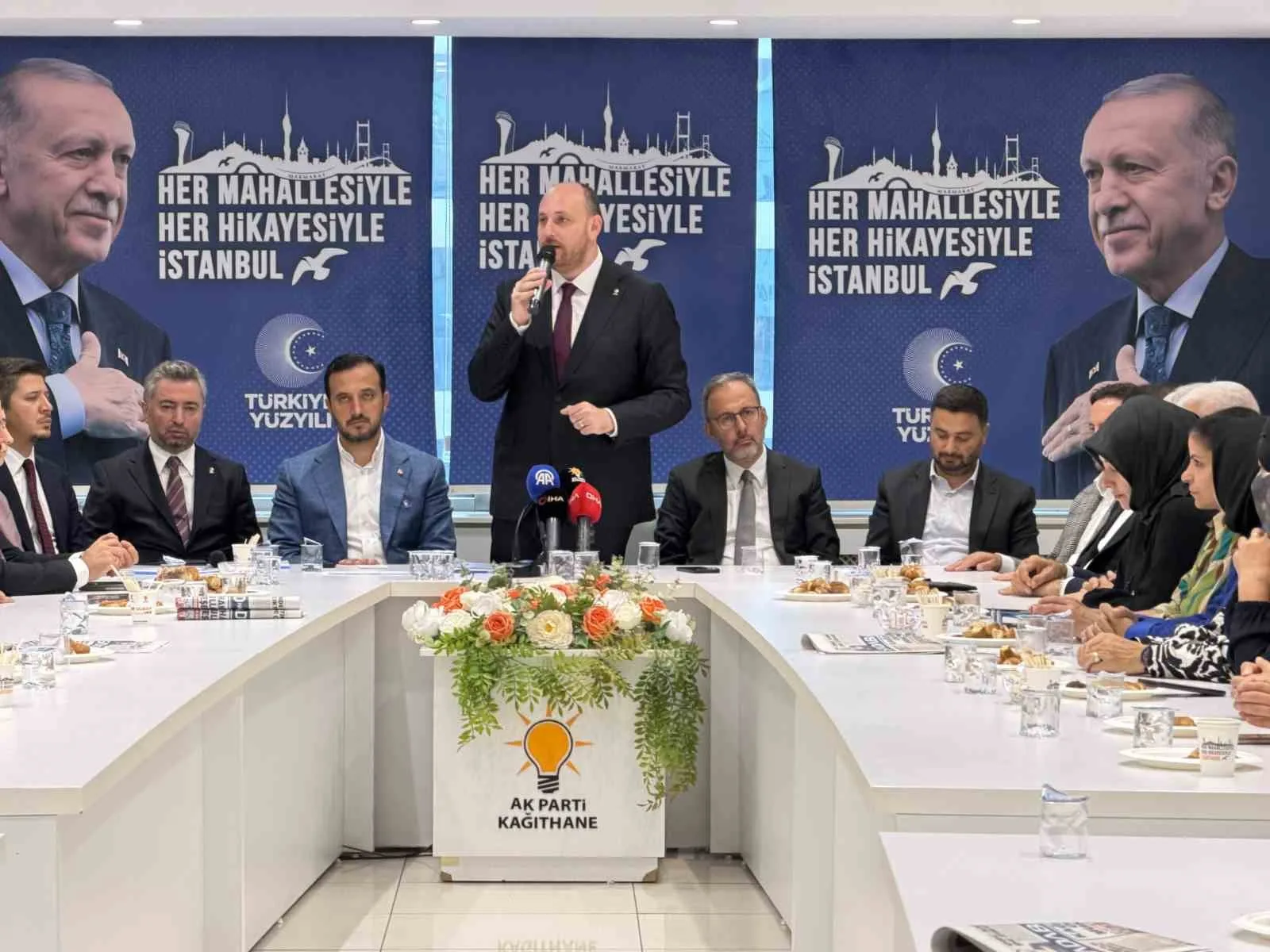 AK PARTİ GENEL BAŞKAN YARDIMCISI VE TEŞKİLAT BAŞKANI AHMET BÜYÜKGÜMÜŞ, KAĞITHANE AK PARTİ İLÇE TEŞKİLATI'NDA DÜZENLENEN PROGRAMDA KONUŞTU