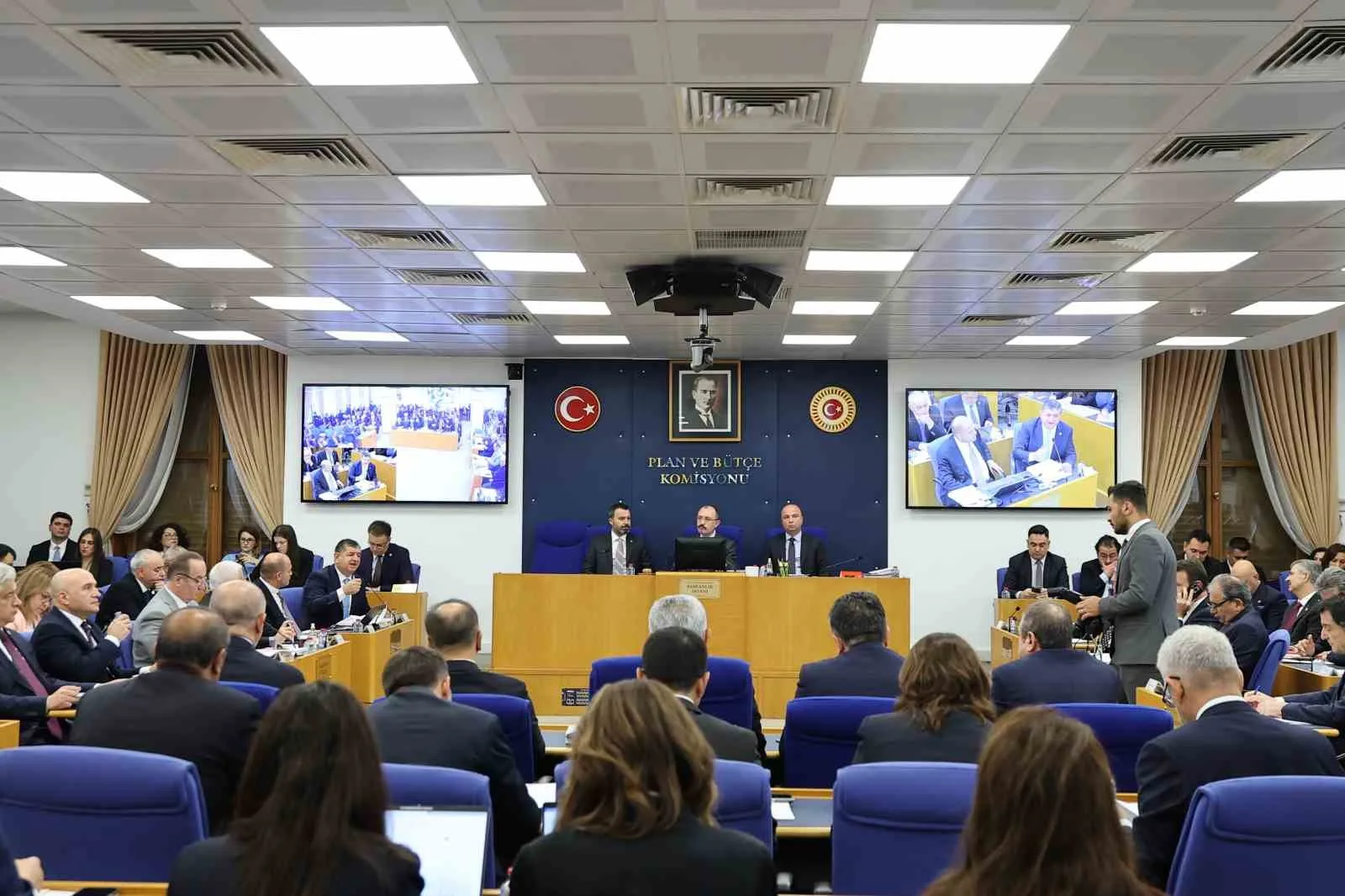 KOMİSYONDA TASFİYESİNE KARAR VERİLEN BAZI YATIRIM FONLARININ YATIRIMCILARININ HAKLARININ KORUNMASI VE FONLARDAKİ VARLIKLARIN GERİ KAZANIM SÜRECİNİN DÜZENLENMESİNİ AMAÇLAYAN ‘TASFİYESİNE KARAR VERİLEN BAZI YATIRIM FONLARI HAKKINDA KANUN TEKLİFİ' GÖRÜŞÜLDÜ.