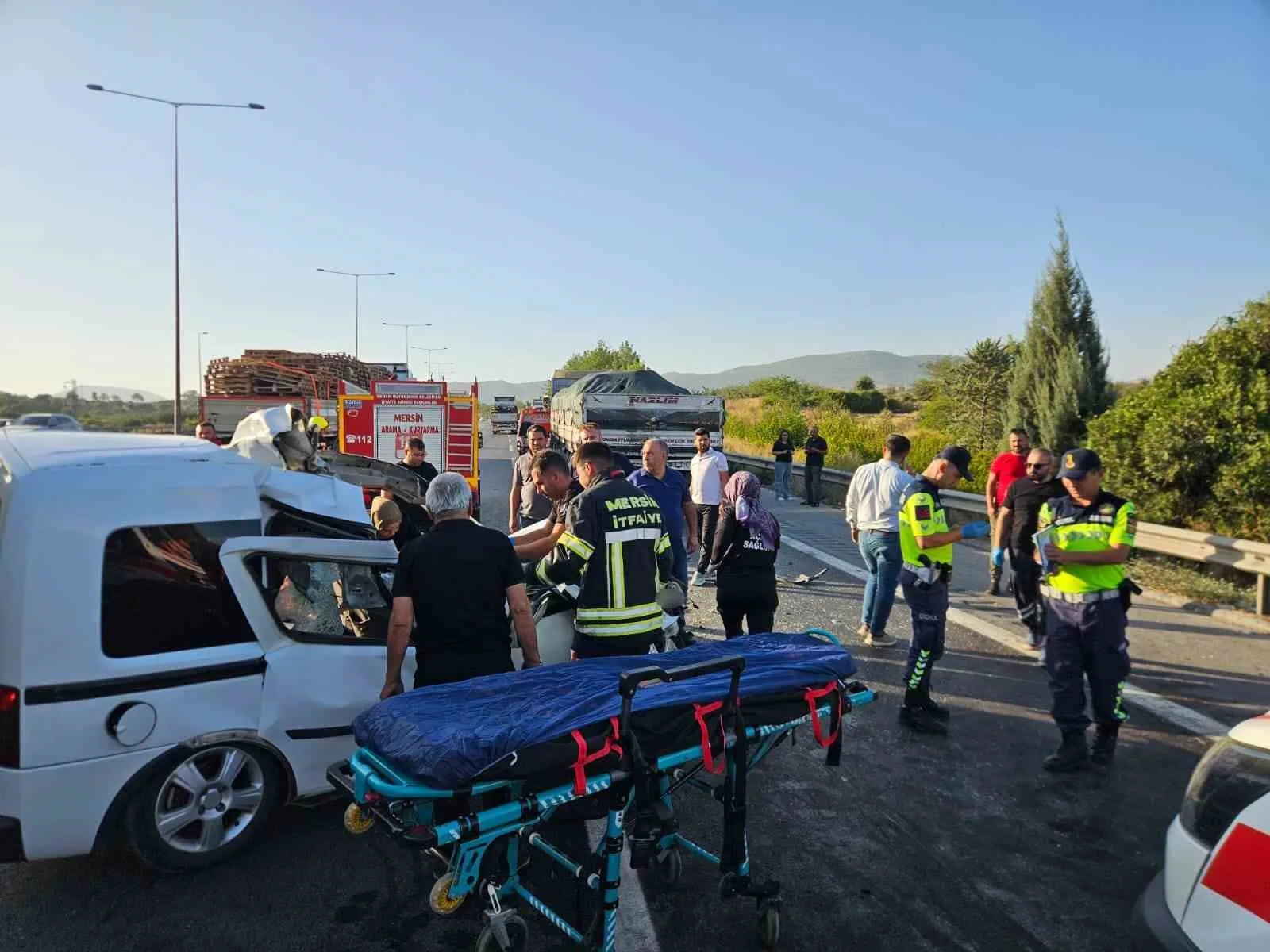 MERSİN’DE OTOMOBİLİN ÇEKİCİYE ARKADAN ÇARPMASI SONUCU MEYDANA GELEN TRAFİK KAZASINDA 2 KİŞİ HAYATINI KAYBETTİ, 1 KİŞİ YARALANDI.