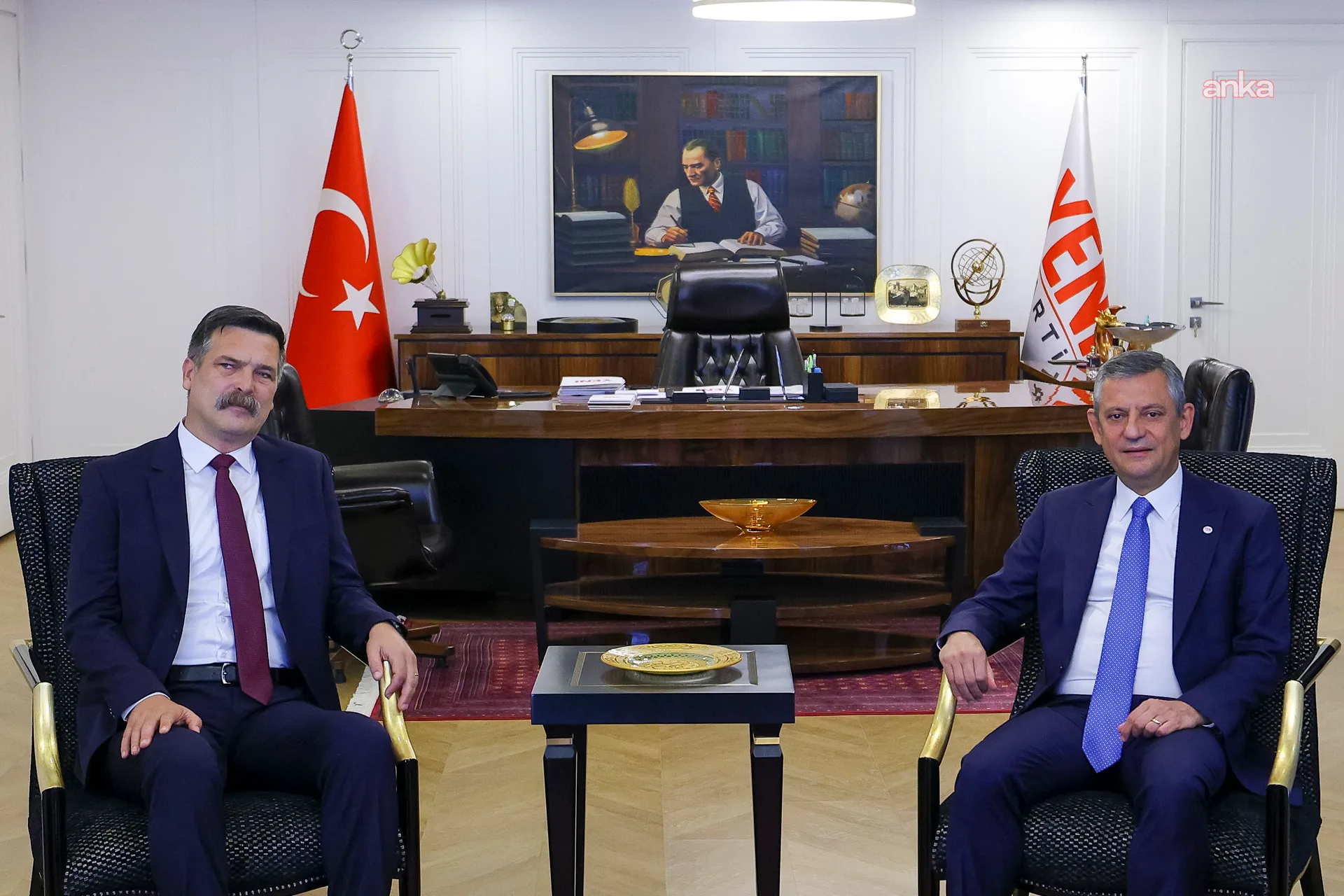 YENİ Parti-TİP görüşmesi... Özgür Özel: “Rehin alan mülkün sahibi olmaz. Mülkün asıl sahibi hala İzmirlilerdir” — fotoğraf 6