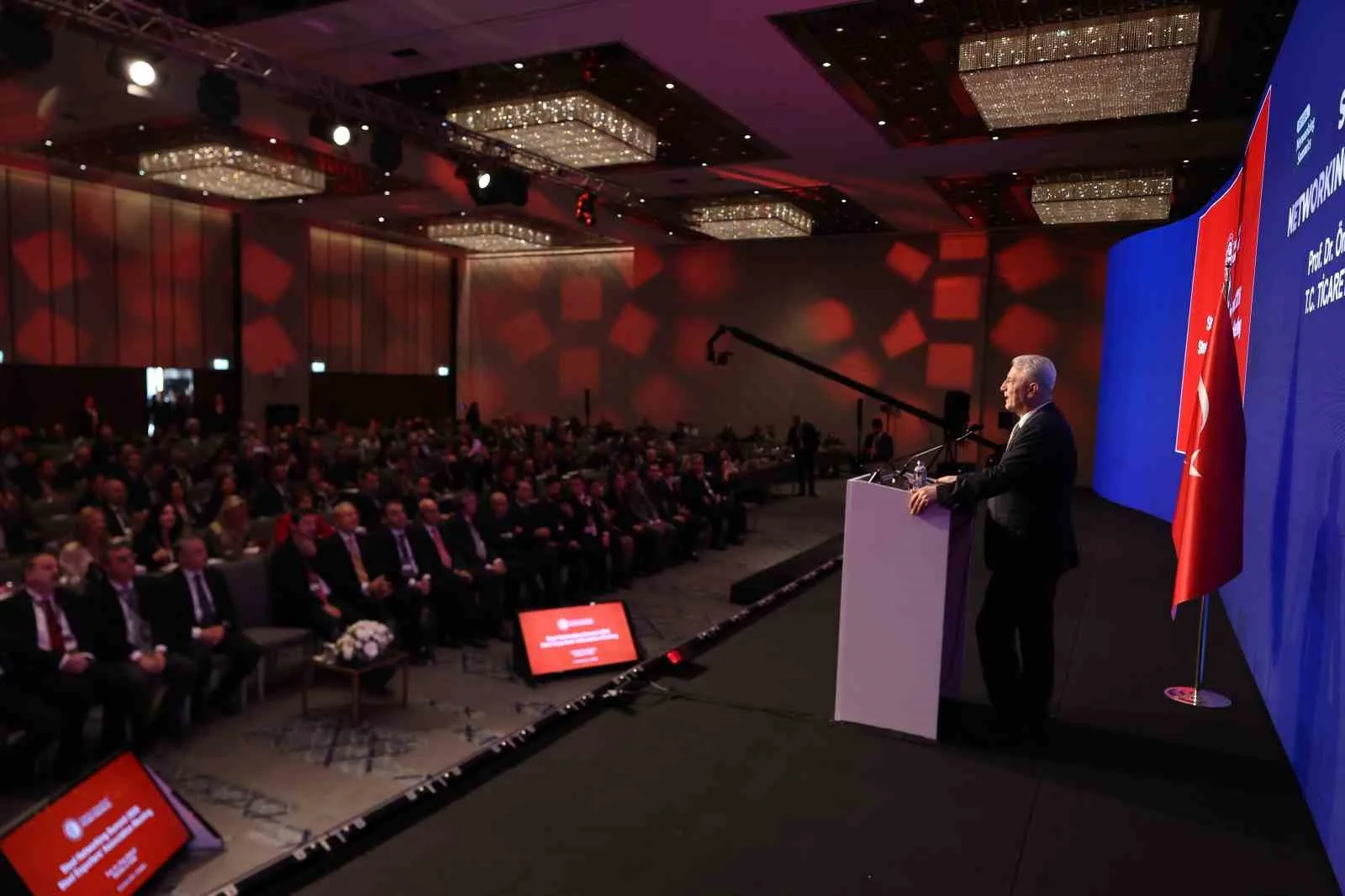 TİCARET BAKANI ÖMER BOLAT, ÇELİK İHRACATÇILARI BİRLİĞİ (ÇİB) TARAFINDAN İSTANBUL’DA DÜZENLENEN STEEL NETWORKİNG SUMMİT 2026’YA KATILDI.
