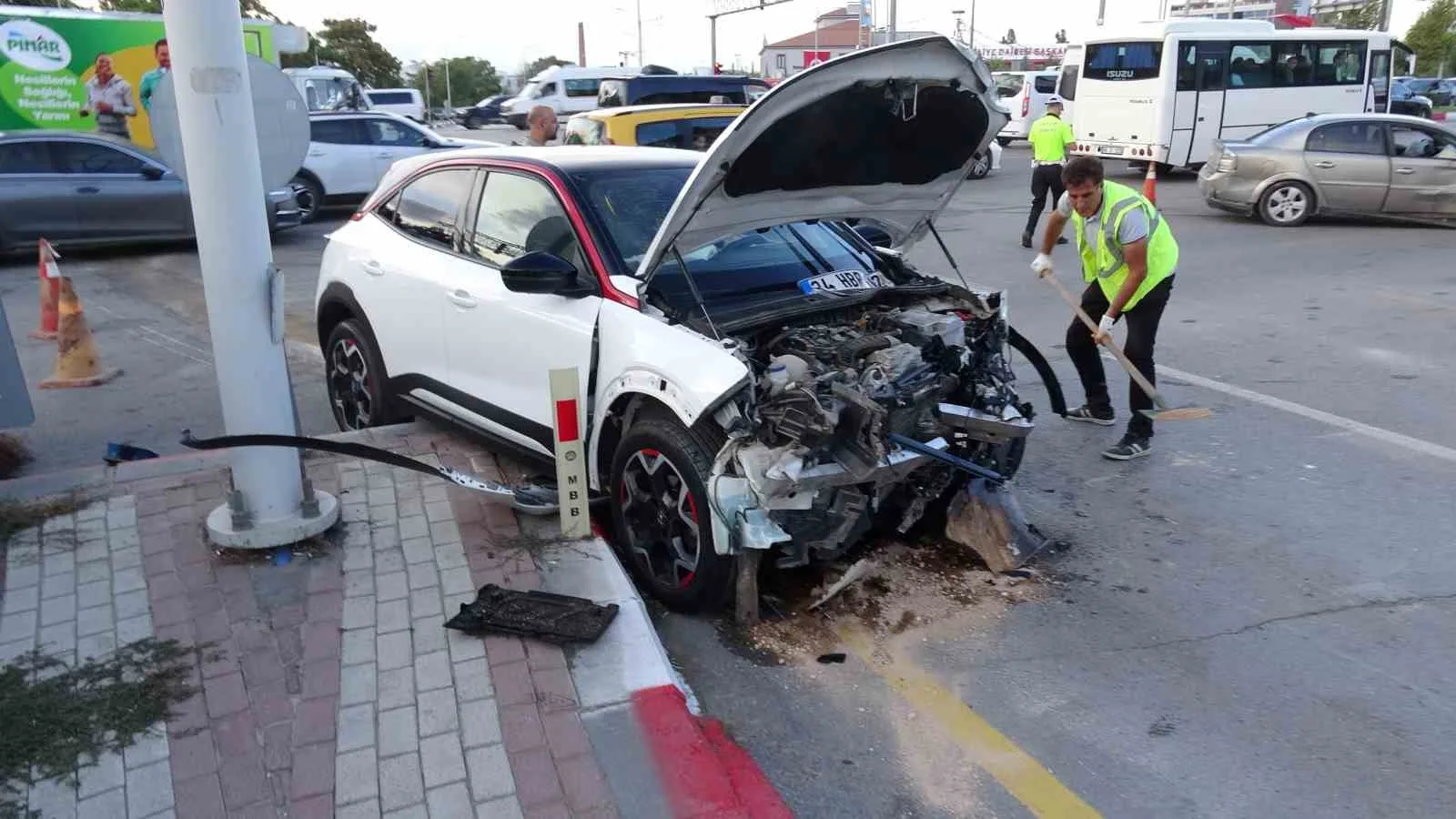 MALATYA’DA İKİ ARAÇ ÇARPIŞTI: 3 YARALI