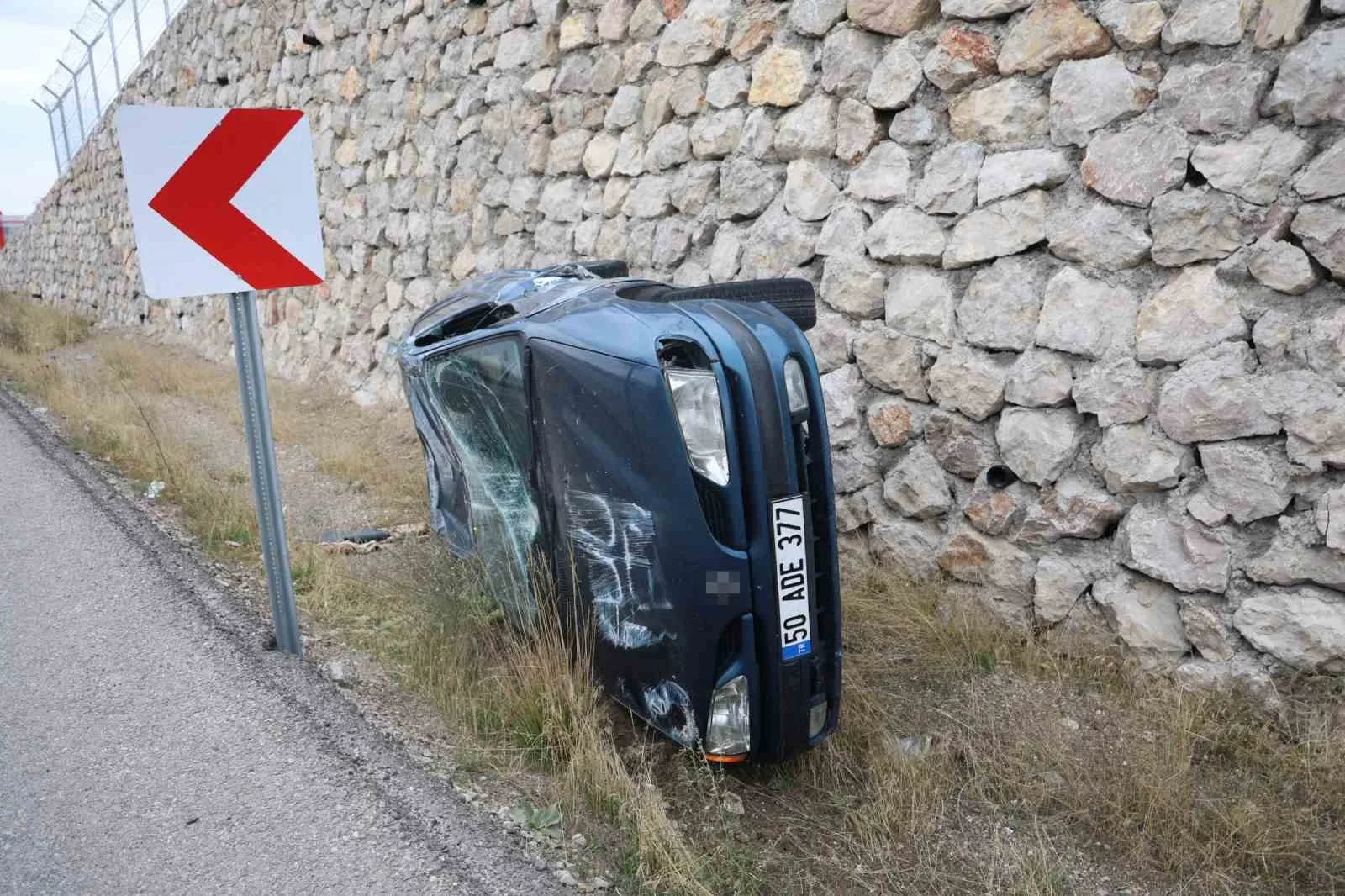 NEVŞEHİR'DE AYNI YÖNDE SEYİR HALİNDE OLAN İKİ OTOMOBİLİN ÇARPIŞMASI SONUCU MEYDANA GELEN TRAFİK KAZASINDA 7 KİŞİ YARALANDI.