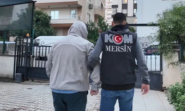 MERSİN CUMHURİYET BAŞSAVCILIĞI KOORDİNESİNDE MESLEKİ EĞİTİM MERKEZLERİNE (MESEM) YÖNELİK 'NİTELİKLİ DOLANDIRICILIK VE RÜŞVET' SUÇLARINA YÖNELİK POLİSİN DÜZENLEDİĞİ EŞ ZAMANLI OPERASYONDA GÖZALTINA ALINAN ŞÜPHELİLERDEN 22'Sİ TUTUKLANDI.