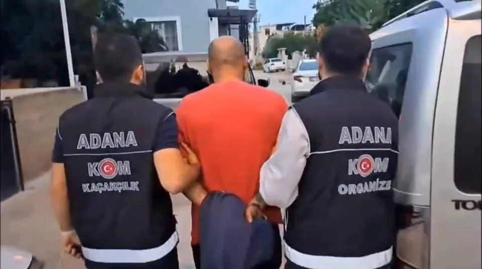 ADANA MERKEZLİ 11 İLDE ÇIKAR AMAÇLI SİLAHLI SUÇ ÖRGÜTLERİNE YÖNELİK DÜZENLENEN EŞ ZAMANLI OPERASYONLARDA GÖZALTINA ALINAN 106 ŞÜPHELİDEN 73’Ü TUTUKLANDI.