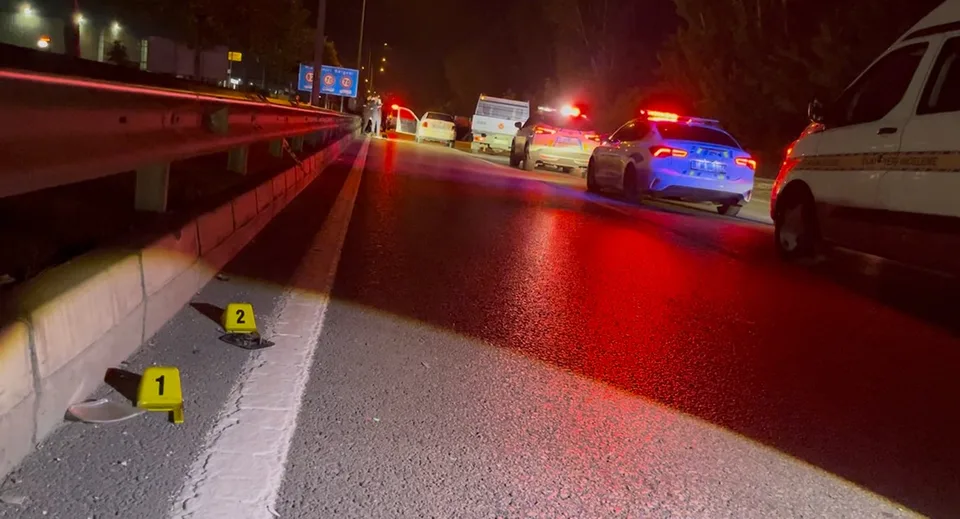 BURSA’DA FECİ KAZA: KARŞIYA GEÇMEK İSTERKEN OTOMOBİL ÇARPTI, HAYATINI KAYBETTİ