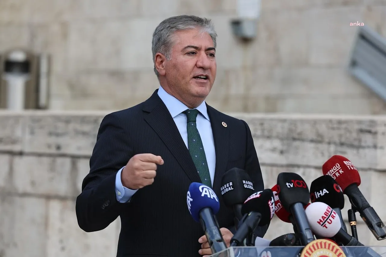 CHP'li Emir'den Mersin'deki tutuklamalara ilişkin açıklama: "Seçilmiş iradeyi, masa başı operasyonlara teslim etmeyiz"