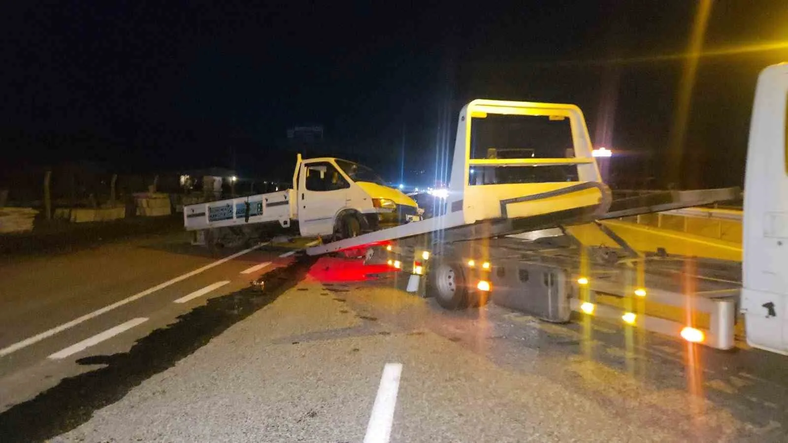 OTOMOBİL KAMYONETE ÇARPTI 250 METRE SAVRULDU TAKLA ATTI, FECİ KAZADA 1’İ AĞIR 3 YARALI